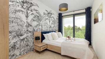 Iron/ironing board, travel cot, WiFi, bed sheets