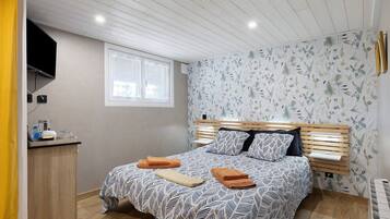 WiFi, bed sheets
