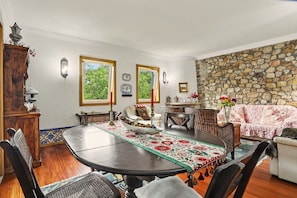 Dining - Holiday Home 'Casa Da Giesta' with Mountain View, Shared Terrace and Wi-Fi (Roge)