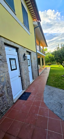Exterior detail. Holiday Home 'Casa Da Giesta' with Mountain View, Shared Terrace and Wi-Fi