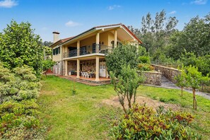 Exterior - Holiday Home 'Casa Da Giesta' with Mountain View, Shared Terrace and Wi-Fi (Roge)
