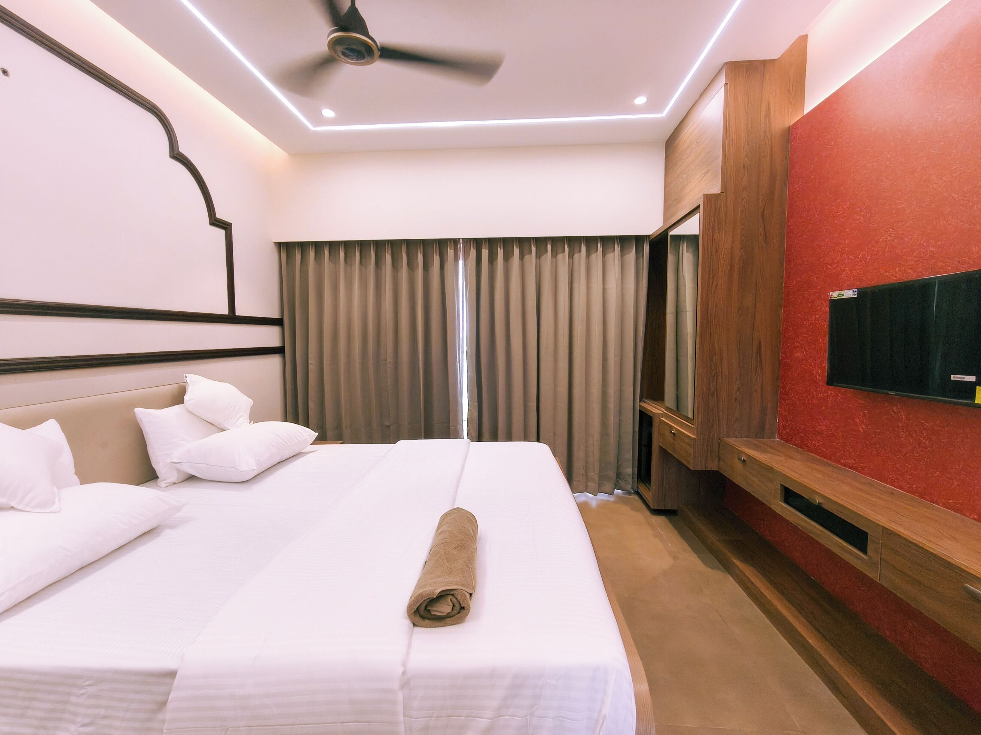 In-room safe, desk, iron/ironing board, free WiFi