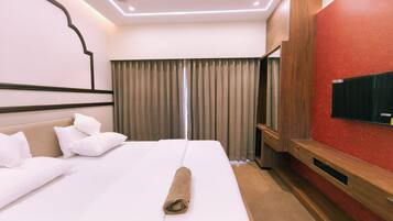 In-room safe, desk, iron/ironing board, free WiFi
