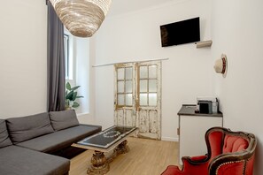 House - Boavista 130 Studios II by Homing (Lisbon)