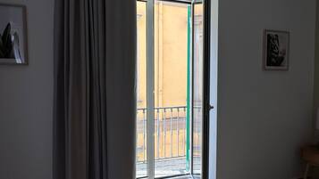 Camera Classic con letto matrimoniale o 2 letti singoli | Una scrivania, Wi-Fi gratuito
