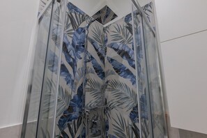 Shower, hair dryer, bidet, towels - Conte Verde - Bilo 7 Grey by Wonderful Italy (Turin)
