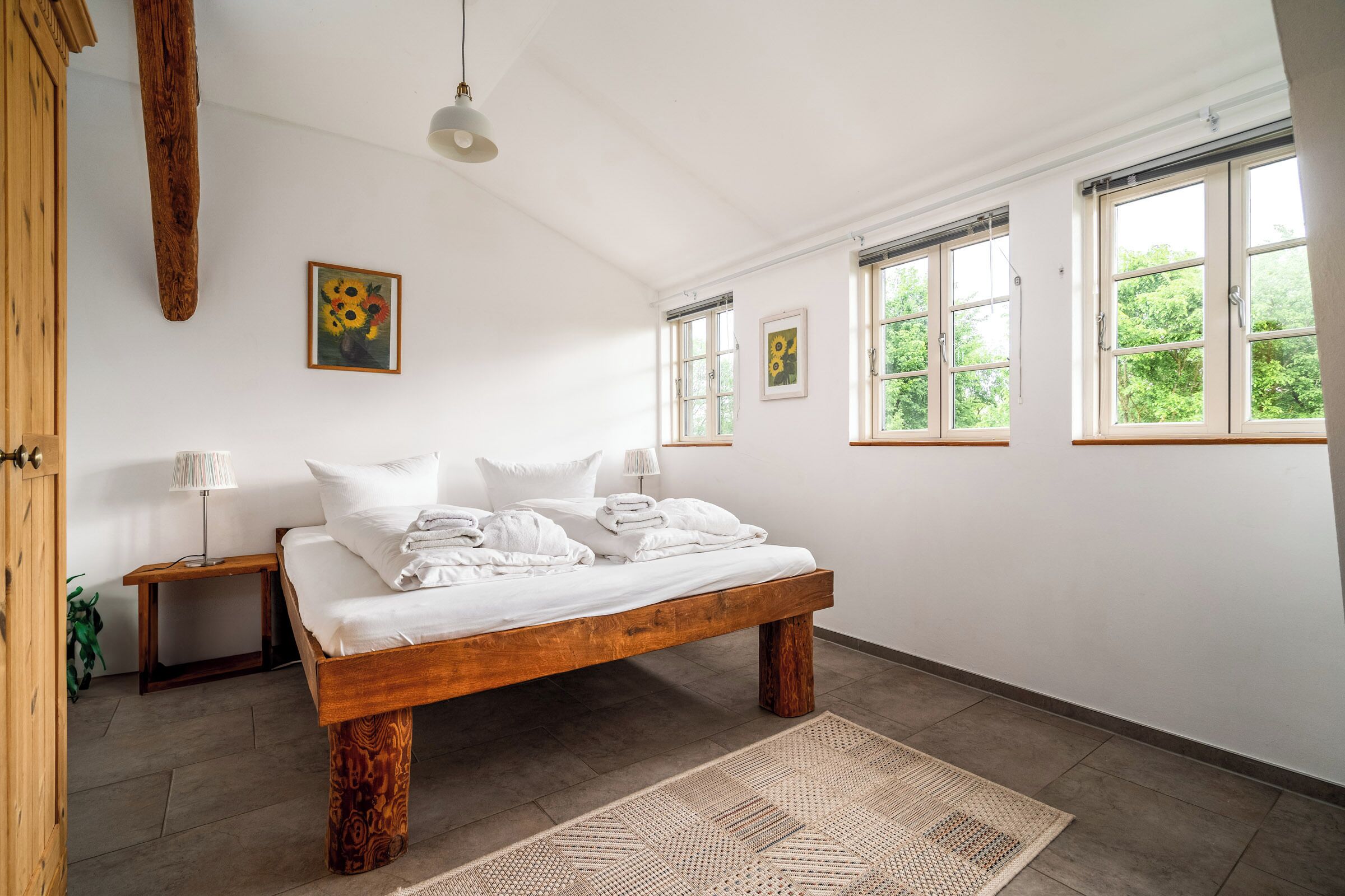 Iron/ironing board, travel cot, free WiFi, bed sheets
