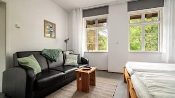 Bügeleisen/Bügelbrett, Reisekinderbett, kostenloses WLAN, Bettwäsche