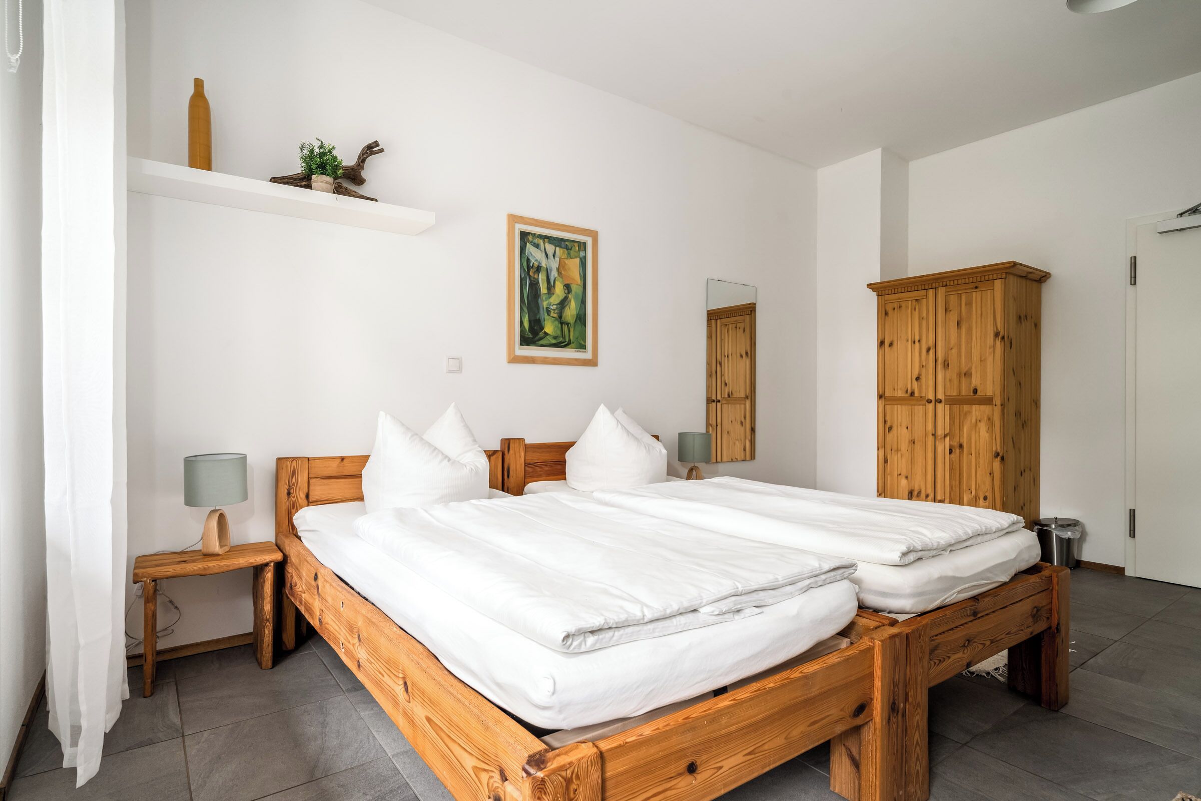 Bügeleisen/Bügelbrett, Reisekinderbett, kostenloses WLAN, Bettwäsche