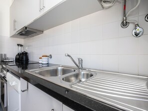 Kjøleskap, mikrobølgeovn, ovn og oppvaskmaskin