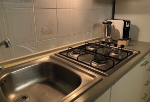 Private kitchen - Vrbo Property (Capanne)