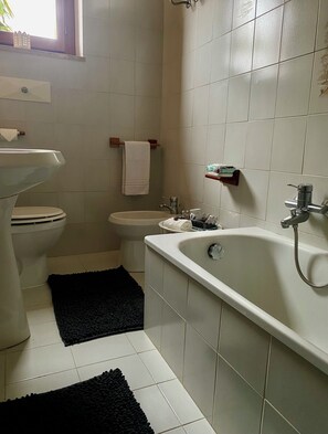 Bathroom - Vrbo Property (Capanne)