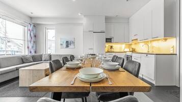 Comfort Apartment, Multiple Beds, Sauna, Courtyard View | Dining