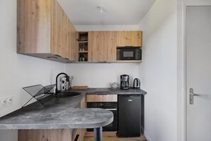 Kaffetrakter/tekoker, kjøleskap, mikrobølgeovn og ovn
