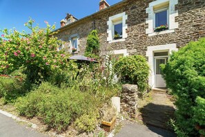 Exterior - Apartment "Aurore" with Wi-Fi in Cancale, 1st Floor (Cancale)