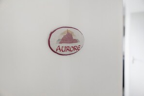 Interior detail - Apartment "Aurore" with Wi-Fi in Cancale, 1st Floor (Cancale)
