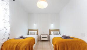 Bügeleisen/Bügelbrett, kostenloses WLAN, Bettwäsche