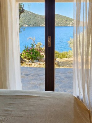 Iron/ironing board, WiFi, bed sheets - Mare E Cielo - Seafront Stay & Private Beach Samos (Sikia)