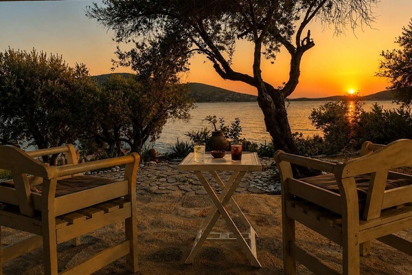 Sunset dining above the sea