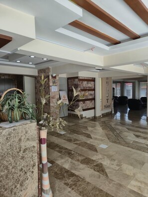 Lobby - BULUT OTEL (DENİZLİ)