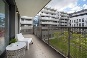Property grounds - Modern Apartment with Balcony | Close to the Botanical Garden (Wrocław)