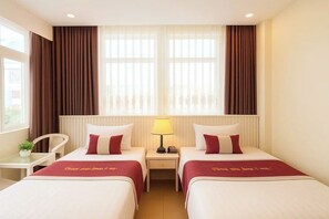 Doppel- oder Zweibettzimmer, Stadtblick | Schreibtisch, laptopgeeigneter Arbeitsplatz, kostenloses WLAN