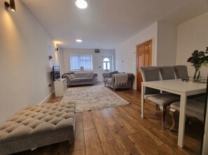 Smart TV - Spacious 2 bed house, free parking near Oxford hospital (Oxford)