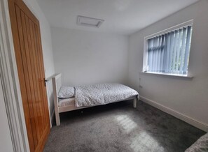 2 bedrooms, iron/ironing board, WiFi, bed sheets - Spacious 2 bed house, free parking near Oxford hospital (Oxford)