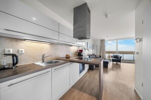 Fridge, microwave, oven, stovetop - Modern apartment with exceptional sea view and balcony at Marina Wendtorf (Wendtorf)