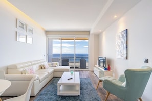 Unclassified image, 3 of 14, button - Monumental Apartment 610 Balcony Sea View (Funchal)