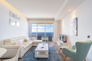 TV, video library - Monumental Apartment 610 Balcony Sea View (Funchal)