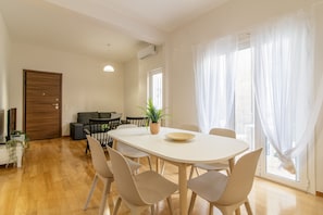 Dining - 2BR Koukaki Suite Near Metro & Acropolis (Athens)