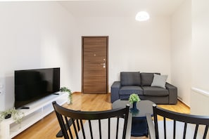 Living area - 2BR Koukaki Suite Near Metro & Acropolis (Athens)