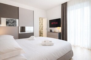 Schreibtisch, Bügeleisen/Bügelbrett, Reisekinderbett, kostenloses WLAN