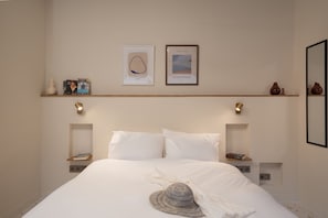 Room - Cozy Studio | Metro | Starlink + Rooftop Views | (Athens)