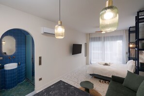 Room - Elegant Studio | Metro | Starlink | Rooftop Views (Athens)