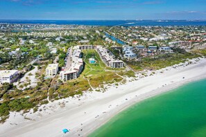 Beach nearby - Loggerhead Cay 543 at Gulf-Front Paradise: Your Premier 2BR Sanibel Escape (Sanibel)