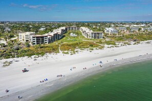 Beach nearby - Loggerhead Cay 543 at Gulf-Front Paradise: Your Premier 2BR Sanibel Escape (Sanibel)