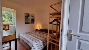 WiFi, bed sheets - Apartment Near the Sea in Cancale (Cancale)
