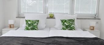 N37-modern eingerichtete Zimmer