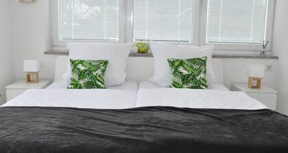 N37-modern eingerichtete Zimmer