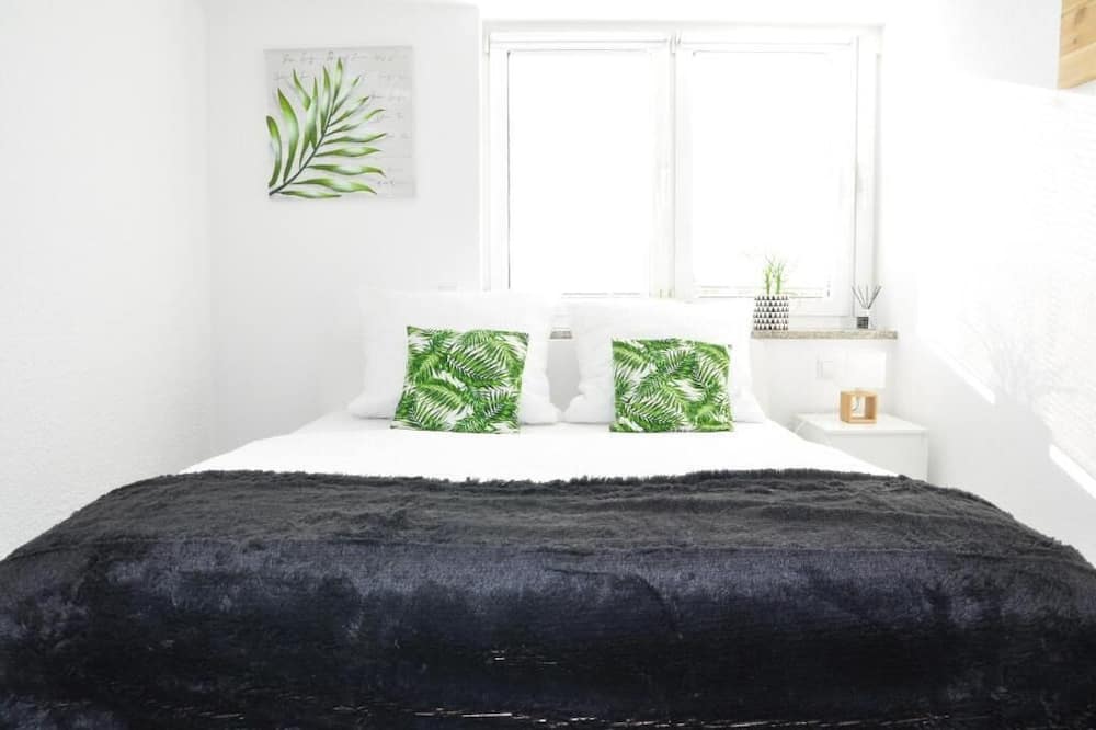 N37-modern eingerichtete Zimmer