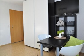 Interior - N37-modern eingerichtete Zimmer (Aldingen)