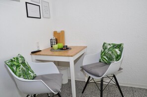 Single Room, Non Smoking | Interior - N37-modern eingerichtete Zimmer (Aldingen)