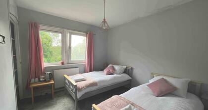 Room-amina's Cottage Women Only Accommod