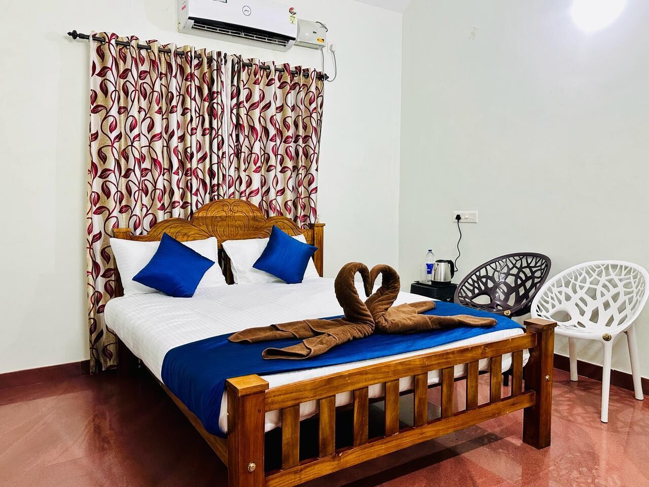 Deluxe Double Room | Desk, laptop workspace, free WiFi