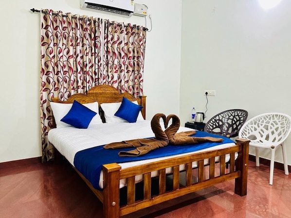 Deluxe Double Room | Desk, laptop workspace, free WiFi