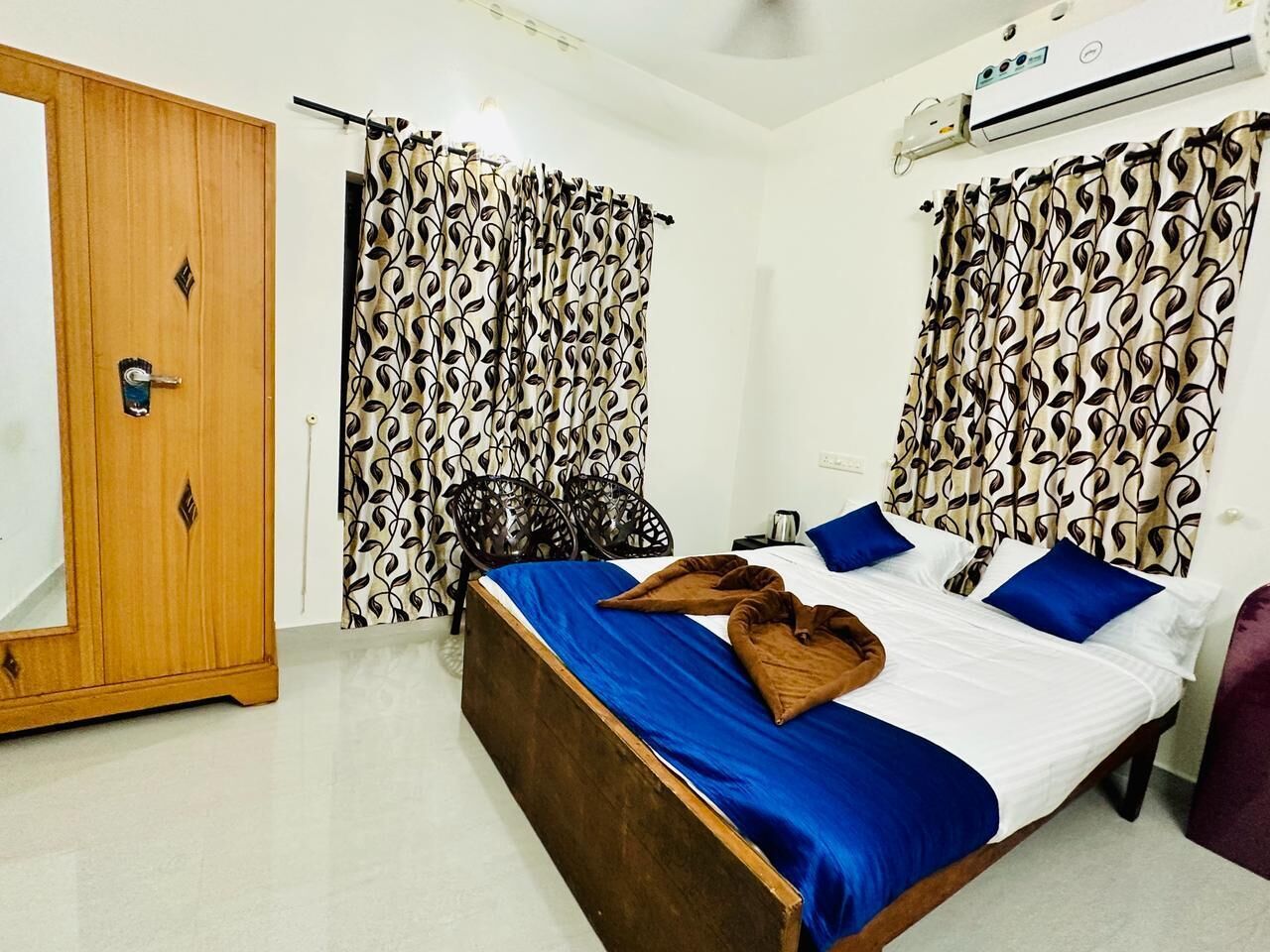 Deluxe Double Room | Desk, laptop workspace, free WiFi