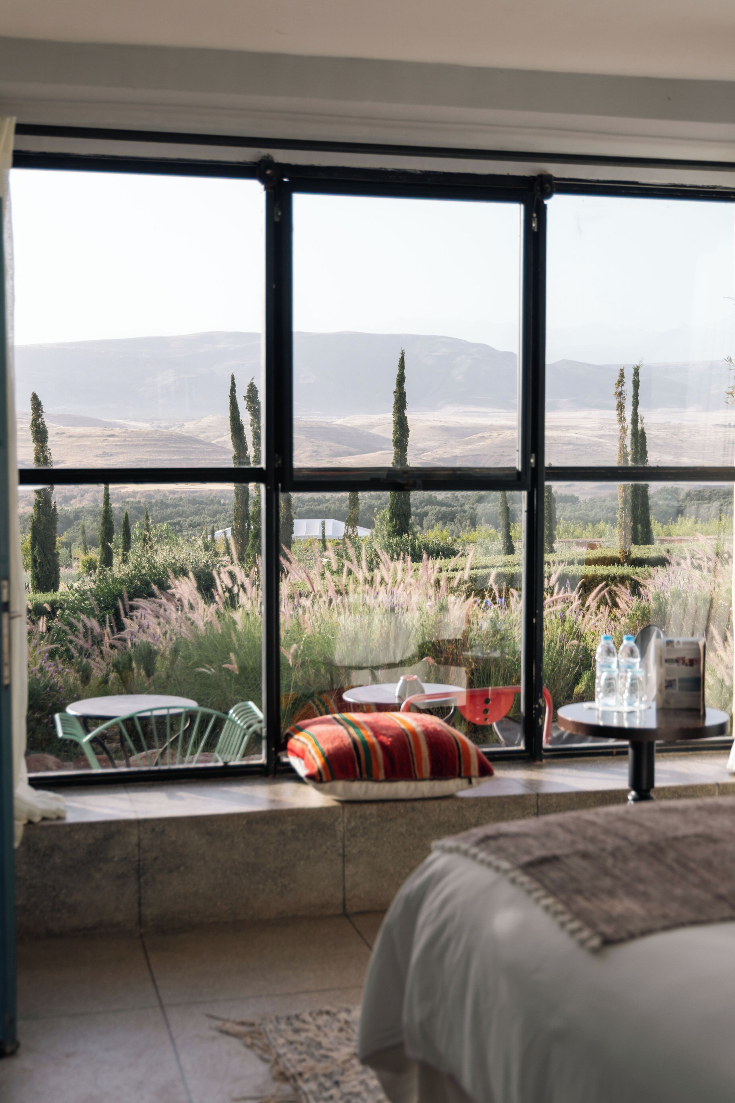 Bungalow, vistas a la montaña | Caja fuerte, escritorio, cortinas opacas y sistema de insonorización
