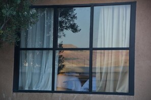 Bungalow, climatisation, vue sur la montagne | Coffre-fort, rideaux dâobscurcissement, systĂšme dâinsonorisation